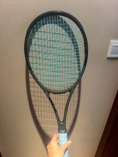 喜欢这只拍子喜欢到在煤炉连买了两把～价格嘎嘎香还送了球拍套，物流选择大件运输性价比高，包装绝对安心，到手完好无损～


