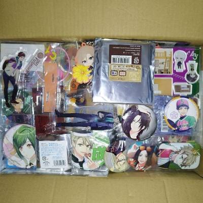 煤炉买垃圾箱还是太看运气和樱花妹的良心了。这一箱是很久之前买的了，总的来说也就勉强算得上是不亏吧，只有樱花妹展示出来的表面一层还算好一些，下面基本都是写小垃圾一番赏了。果然垃圾箱开箱这种事情只适合看别人开呀