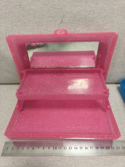 挖煤姬的效率非常给力，在过年之前顺利收到了。超级可爱的kitty收纳盒。但是我也给你们一个小小的建议。希望以后商品的页面多一些细节图。希望新的一年越来越好！