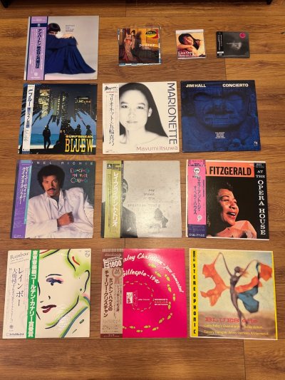 最近又通过挖煤姬陆陆续续从煤炉和雅虎等平台上购入了一些黑胶唱片和 CD，app 一直可以领取免手续费和满减的折扣券，非常棒的福利，推荐先领取再下单，可以省不少钱。从购买到入库速度很迅速。本次合箱还是选择 10 个包裹内免费合箱，而且未选择保留原始包装，加固方面只...最近又通过挖煤姬陆陆续续从煤炉和雅虎等平台上购入了一些黑胶唱片和 CD，app 一直可以领取免手续费和满减的折扣券，非常棒的福利，推荐先领取再下单，可以省不少钱。从购买到入库速度很迅速。本次合箱还是选择 10 个包裹内免费合箱，而且未