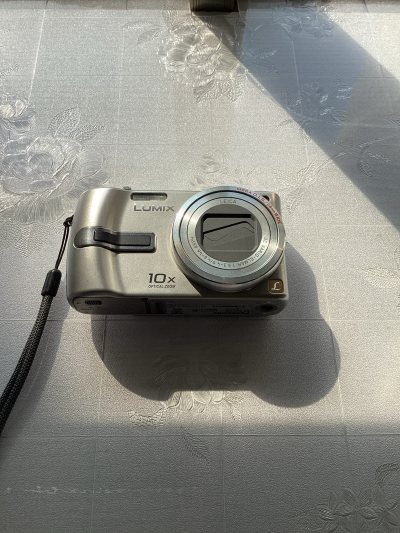 第四次在挖煤姬海淘CCD了，这次一共海淘了四台ccd，同样选择的是海运，运费非常实惠。开箱之后发现包装非常的细致，机子没有任何的磕碰，成色与描述的一致。合单服务非常方便慢慢凑单，很推荐~