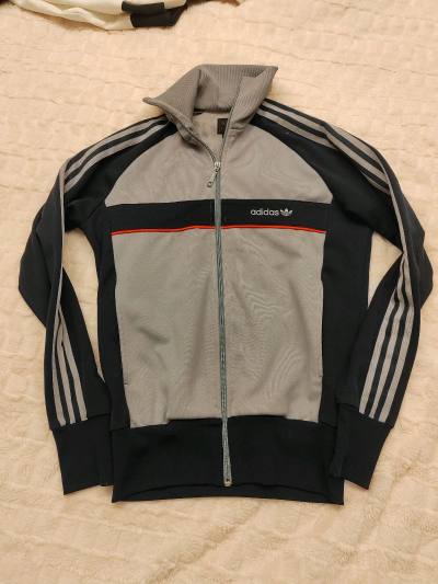 说来也是运气不错，一直想找这一件外套，无奈不知道这件衣服的名称，直到遇上挖煤姬的图片搜索功能，精准搜索到这一件衣服，而且还是自己的码。感谢挖煤姬！