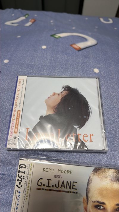 马上接近百单啦！这次拿到了经典电影原声沉默的羔羊，另外还有再版的情书！附有明信片特典哦！其余还在雅虎上拍了一些。很满意啊！