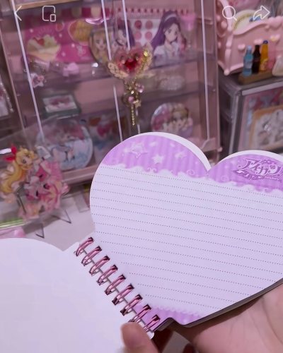 无意间刷到的小本子 造型很古早 封面是立体的 宝贝运输途中没任何损伤 感谢挖煤姬让我收到新奇的小玩意儿 会继续支持