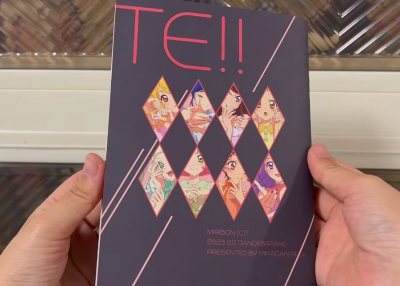 想收这本小册子很久了 每一页都美的特别震惊 状态也很好 挖煤姬运输很给力 物品安全到家 没受到损伤 很棒的购物体验