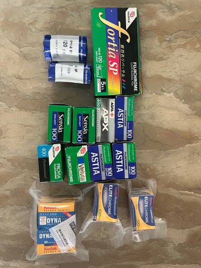 第一次在挖煤姬购入胶卷，收到后发现包装比国内细，而且感觉质量比挂出来的图还要好！非常完美！尤其是fortia sp这个在国内绝迹又昂贵的胶卷经过挖煤姬购入可以才300左右，而且保存很好！