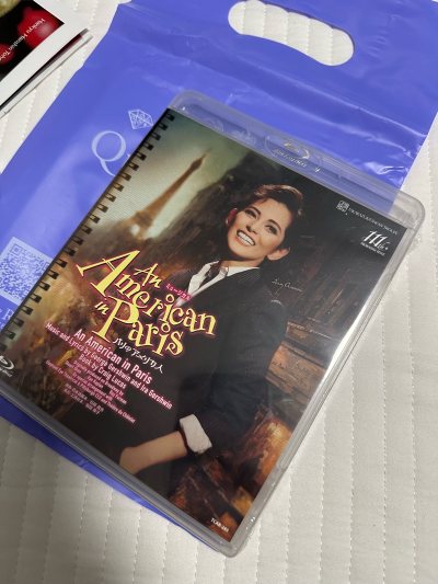 这次送到比预计快多了大赞，虽然asa这两部都看了配信这回终于可以看蓝光版尽情欣赏美颜了
珍藏版哆啦A梦补齐，过几天又要出新的一卷了下次还要拜托挖煤姬解决了?
