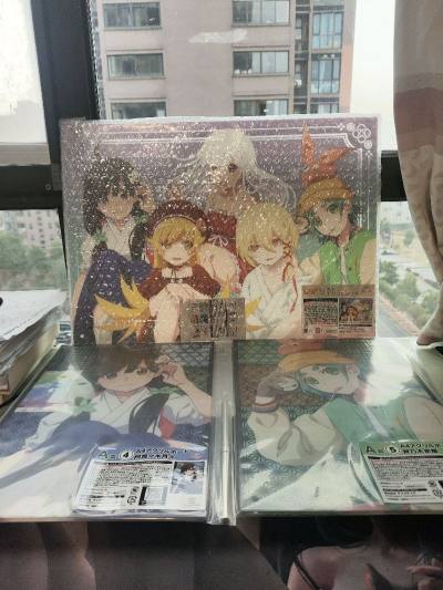 在骏河屋找到了国内几乎买不到发败犬女主立牌，邮费都差不多，就一起购买了一些价格合适的物语系列立牌，都很好看，竹专线还是一如既往的安心，方便，开心，展示