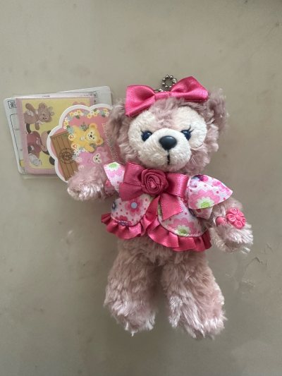 这次在挖煤姬的购物体验真的满分?！收到的每一样东西都超级满意！

• 首先是这只雪莉玫挂件，粉粉嫩嫩的春日限定款，细节超精致，吊牌齐全，手感也很柔软，完全是我的心头好！

• 两只米妮玩偶可爱到犯规，面料舒服，表情也很正，摆在床头看着就开心。

• 斑马的这套粉色限...这次在挖煤姬的购物体验真的满分?！收到的每一样东西都超级满意！

• 首先是这只雪莉玫挂件，粉粉嫩嫩的春日限定款，细节超精致，吊牌齐全，手感也很柔软，完全是我的心头好！

• 两只米妮玩偶可爱到犯规，面料舒服，表情也很正，摆在床头看着就开