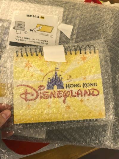 耶耶耶 这箱都是小东西 几个小相册还有复数的一个徽章收纳册，能好价买到复数我也是太欣慰了 希望新的一年能继续买买继续分享！


