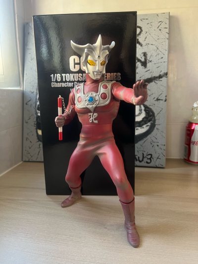 神还原的雷欧，完美呈现TV对战凯特尔星人的经典场面，全身尘土做旧，细节刻画到位。本次平台审核发货很快，运输也非常顺利，总体体验相当不错。