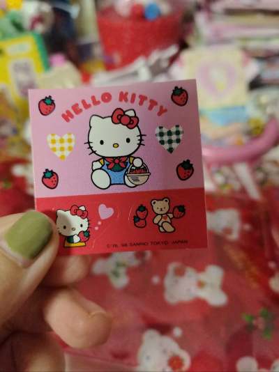 海淘的经历越来越丰富。物美价廉的东西可遇而不可求。缘分让我们相遇在挖煤姬。Kitty跟我回家吧。开心?


