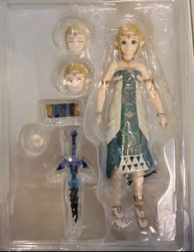 figma塞尔达做工精良，高度还原游戏造型，面部神态、服饰纹理与配色精准细腻，质感在线。关节设计合理、可动性强，能轻松摆出多种经典姿势，把玩与摆柜都合适。配件丰富、替换顺畅，涂装干净无溢色，比例协调、整体质感扎实，兼顾收藏与可玩性，是塞尔达爱好者值得入手的优质可动手...figma塞尔达做工精良，高度还原游戏造型，面部神态、服饰纹理与配色精准细腻，质感在线。关节设计合理、可动性强，能轻松摆出多种经典姿势，把玩与摆柜都合适。配件丰富、替换顺畅，涂装干净无溢色，比例协调、整体质感扎实，兼顾收藏与可玩性，是塞尔