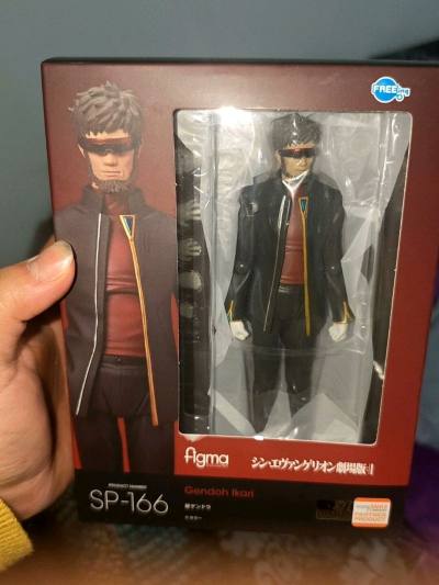 figma碇源堂做工精良，完美还原EVA司令的气场与细节，服装剪裁、金边装饰、面部神态都高度贴合原作，涂装干净无溢色。可动结构稳定，关节松紧适中，能轻松摆出插兜、推眼镜等经典姿势，把玩与摆柜都很合适。配件丰富，包含替换表情、手部零件与专用底座，还原度拉满，是EVA爱...figma碇源堂做工精良，完美还原EVA司令的气场与细节，服装剪裁、金边装饰、面部神态都高度贴合原作，涂装干净无溢色。可动结构稳定，关节松紧适中，能轻松摆出插兜、推眼镜等经典姿势，把玩与摆柜都很合适。配件丰富，包含替换表情、手部零件与专用