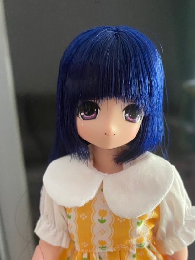 水魔女指的是一个主题风格——“水之魔女”或“水系魔法师”。核心元素包括：蓝色调、透明纱、波浪纹理、魔法水晶等，整体感觉是神秘、清冷、梦幻、流动的.。美海拥有温柔可爱的面容，略带无辜的大眼睛，和甜美的气质，非常适合演绎魔法少女主题。


