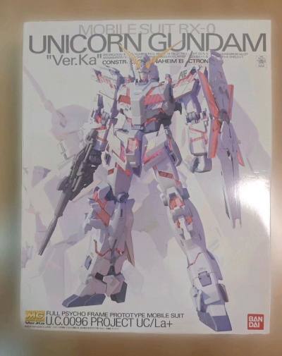 万代MG卡版独角兽，红标带盒底绘。独角兽MG的内构不愧是卡版，非常优秀，即使今天拿出来看也不比PG独角兽差。是卡版中必须要入的机型