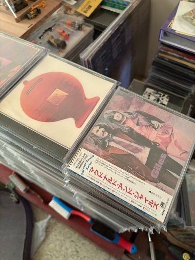 在挖煤姬购物体验很好，包装结实，也能收到很多有兴趣的碟，以后还会继续用的。关于邮寄的价格和时效个人在体验不同的，希望能找到性价比最高的邮寄方式。