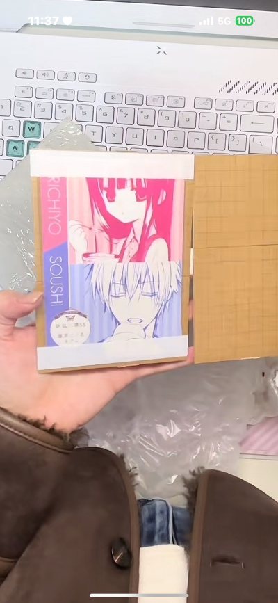 第一次在挖煤姬收特典小卡太惊喜！包装严实无压痕，小卡状态比预想还好，几乎全新无瑕疵，物流速度也稳，客服回复及时，下次还冲这家，太值了！