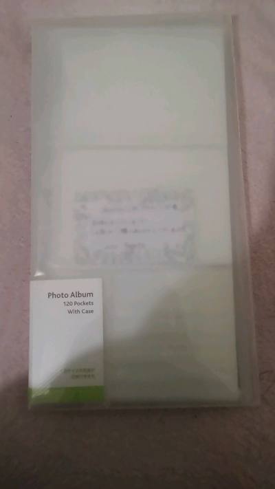 这次太幸运啦！挖煤姬的物流很快，不仅赶在年前收到，而且遇到了非常好的樱花妹！
买了几十张小卡片，为了不出瑕，居然送了我一整个收纳册！还附带了手写的感谢信，非常好的樱花妹！非常好的挖煤姬！新的一年，切煤继续！