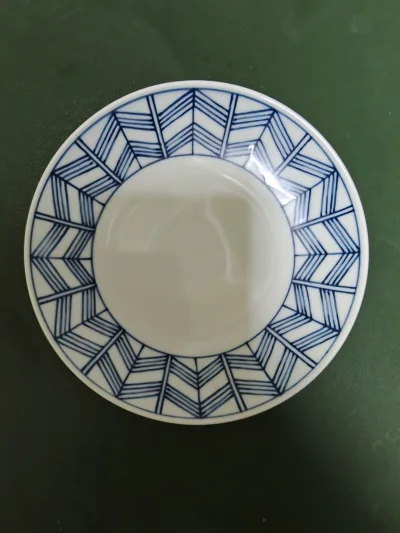 波佐见烧的花纹丰富多彩，其中我还是最喜欢十草和细条纹，这两个最百搭，色调也很耐看，别的看多了其实也会有审美疲劳，挖煤姬的打包和快递也让人安心