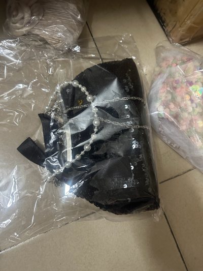 已经是第无数次在挖煤姬购入商品啦。这一次买的是一个小小的晚宴包，蛮精致的，黑色也很百搭，海淘确实速度也很快。整体满意的。