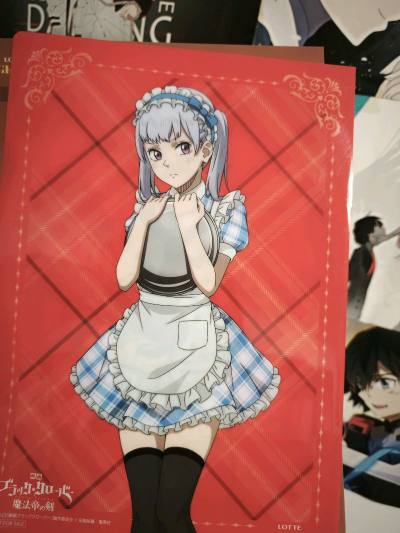 黑色四叶草文件夹和噬魂师明信片书，物品没有缺失，发货速度到货速度很快，商品和描述一致不让人失望，依旧很好的一次