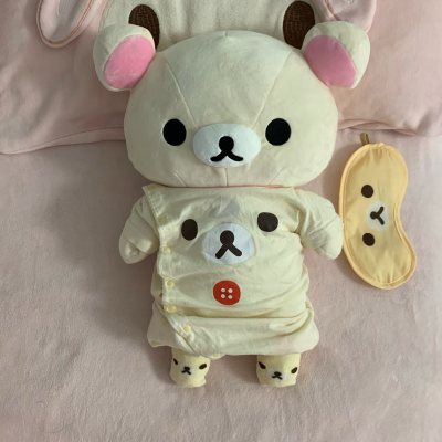 在挖煤姬淘到的L号素体熊妹公仔太满意啦！品相超棒几乎全新，毛绒软糯舒服、版型饱满端正，正版质感十足。包装严实无破损，物流速度也很给力，圆梦成功，轻松熊铁粉真心推荐，安全下车超开心！