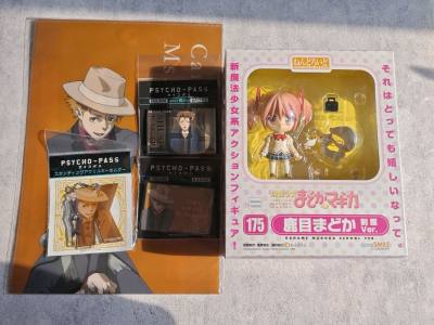 第n次在挖煤姬下单购物啦，这次购买了小圆校服gsc粘土人和星星徽章套组。国际物流走的是可追踪小航空，包装非常给力安全收到物品啦。