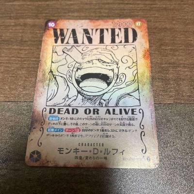 收的这对战卡，简直是挖到了宝藏！

当卡牌从保护套里滑出的那一刻，我就知道赚大了——卡面印刷锐利得惊人，闪膜工艺在光线下流转出银河般的炫彩，更难得的是每一张都品相完美，边角锋利如刀，完全没有任何白边或划痕。分量十足的卡质握在手里，是那种扎实的、属于收藏品的满足感。
...收的这对战卡，简直是挖到了宝藏！

当卡牌从保护套里滑出的那一刻，我就知道赚大了——卡面印刷锐利得惊人，闪膜工艺在光线下流转出银河般的炫彩，更难得的是每一张都品相完美，边角锋利如刀，完全没有任何白边或划痕。分量十足的卡质握在手里，是那种扎