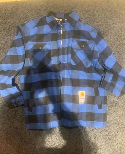 在挖煤姬淘到一件Carhartt WIP × PACCBET 联名格子衬衫棉夹克，PACCBET是Gosha Rubchinski与其设计师好友Tolia Titaev合作创立的滑板品牌，与卡哈特的这次合作限量发售极其稀有，也是王信凯经常上身的一款羊毛衬衫，摇粒绒内...在挖煤姬淘到一件Carhartt WIP × PACCBET 联名格子衬衫棉夹克，PACCBET是Gosha Rubchinski与其设计师好友Tolia Titaev合作创立的滑板品牌，与卡哈特的这次合作限量发售极其稀有，也是王信凯经常