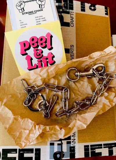 在挖煤姬淘到一条PEEL LIFT藤原浩同款财布链，非常非常帅，还附送一张贴纸，挖煤姬的性价比真高。
