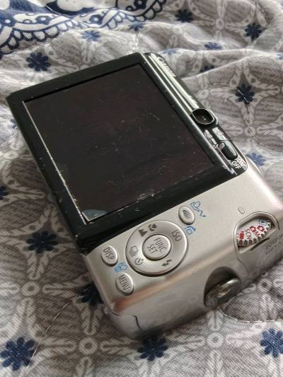 上联： 挖尽东瀛中古美
下联： 煤藏绝世掌中珍
横批： 姬动新春
在挖煤姬淘到了心心念念的佳能IXY 800 IS，体验感直接拉满！?
从下单到收到手，全程物流透明，打包得严严实实，相机本体成色比预期还要好，按键灵敏、屏幕清晰，复古质感直接戳中我。平台客服响应快，遇...上联： 挖尽东瀛中古美
下联： 煤藏绝世掌中珍
横批： 姬动新春
在挖煤姬淘到了心心念念的佳能IXY 800 IS，体验感直接拉满！?
从下单到收到手，全程物流透明，打包得严严实实，相机本体成色比预期还要好，按键灵敏、屏幕清晰，复古质感直