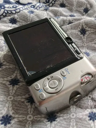 上联： 挖尽东瀛中古美
下联： 煤藏绝世掌中珍
横批： 姬动新春
在挖煤姬淘到了心心念念的佳能IXY 800 IS，体验感直接拉满！?
从下单到收到手，全程物流透明，打包得严严实实，相机本体成色比预期还要好，按键灵敏、屏幕清晰，复古质感直接戳中我。平台客服响应快，遇...上联： 挖尽东瀛中古美
下联： 煤藏绝世掌中珍
横批： 姬动新春
在挖煤姬淘到了心心念念的佳能IXY 800 IS，体验感直接拉满！?
从下单到收到手，全程物流透明，打包得严严实实，相机本体成色比预期还要好，按键灵敏、屏幕清晰，复古质感直