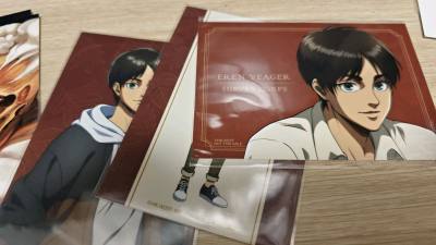 拆开时真的惊喜——品相标注“近新品”但实际和全新无异！卡纸厚实，色彩饱和度高，边缘无折痕，背面白净如新，连出厂时那层保护膜都在。
这个价格在海鲜市场连散片都收不齐，我反复确认了好几遍订单。卖家包装用心到每叠都用硬卡纸隔开。
如果你也喜欢巨人且不介意非现货等待，真的可...拆开时真的惊喜——品相标注“近新品”但实际和全新无异！卡纸厚实，色彩饱和度高，边缘无折痕，背面白净如新，连出厂时那层保护膜都在。
这个价格在海鲜市场连散片都收不齐，我反复确认了好几遍订单。卖家包装用心到每叠都用硬卡纸隔开。
如果你也喜欢巨