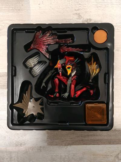 海淘安全下车！手办做工超精致，涂装干净无溢色，细节拉满，还原度超高。包装加固到位，国际运输八角尖尖无磕碰，太满意了！