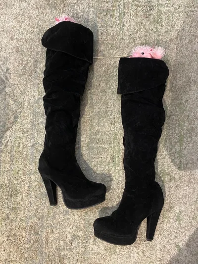 这次又淘到几双超美的靴子，成色和质感都很不错，很好的一次购物体验，希望之后还能淘到这样的美鞋，合单和发货速度都变快了，真是天大的好事，希望可以保持～