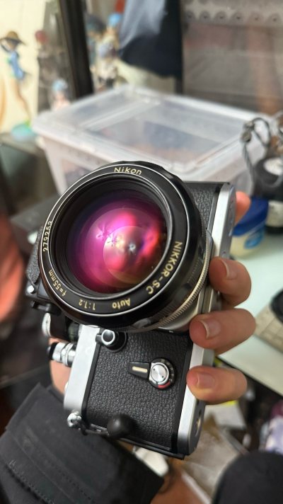 上古尼康夜神 依旧美丽 体积和大小也和1.4差不多 基本可以完全替换 镀膜也非常美丽 价格也是 竹蜻蜓运回来便宜也快