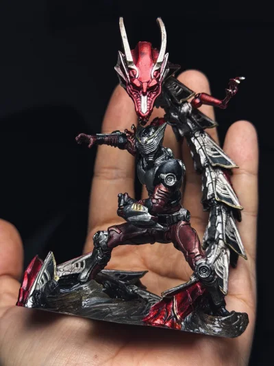 SIC匠魂系列假面骑士龙骑到现在有一定年头了，年少不知SIC好，错把SHF当成宝。SIC的魅力往往是随着年龄的增长才愈发能品出其独特气质。虽然匠魂系列没有可动，但它对于假面骑士动作设计之初就考虑到了动态平衡，真的很妙