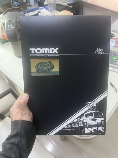 入坑n比例火车买的第三辆长编组了，相对小黄鱼的价格虽然只便宜了一百多，但是全新未拆相对于全新仅拆的确提高了很多很多的渴望啊，经过几次使用挖煤鸡的过程，逐渐熟悉了很多，之后还会多多使用的。


