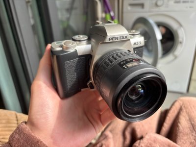 也是便宜捡漏了一台mz5 成色和功能也都正常 香槟金也真的十分美丽 自动机拿手里也是十分的轻巧 再加上全自动 拍起来非常舒服