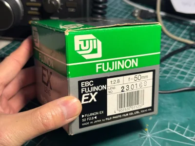 品相特别的好，镜片很干净，简直是收藏级的。卖家做的包装很好，防护做的很到位，发货速度很快，非常的喜欢。