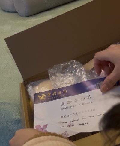 心爱的毛绒终于飘洋过海来见我了 全部完好无损 箱子利用的刚刚好 普通路线居然一周左右就到货 速度堪比顺丰 包装也很安心 就这个挖煤姬切煤爽！！！


