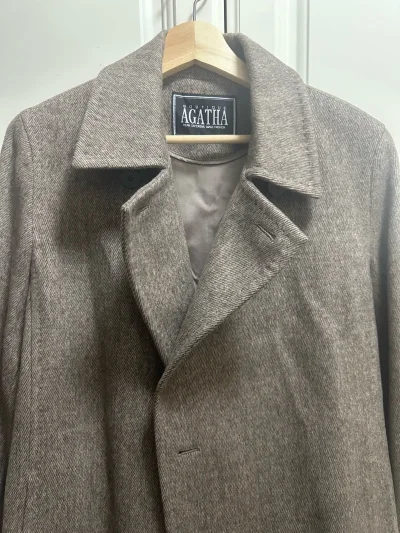 挖煤姬拥有多条转运线路可选择，我这次选择的是海运，包裹很严实，同时还兼顾速度，合单到收货用了25天。同时，挖煤姬还自带自动翻译功能，新人上手毫无压力，客服能随时在线答疑。
这次我买到了一件羊绒大衣和一只anteprima包包，价格很划算，运费也很便宜，大衣很绒软，版...挖煤姬拥有多条转运线路可选择，我这次选择的是海运，包裹很严实，同时还兼顾速度，合单到收货用了25天。同时，挖煤姬还自带自动翻译功能，新人上手毫无压力，客服能随时在线答疑。 这次我买到了一件羊绒大衣和一只anteprima包包，价格很划算，