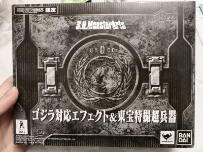 又是非常幸运的从雅虎日拍拍回来个绝版老物，成色嘎嘎好没有损坏，过去十多年了还能保存成这样实属不易，EPL也给力年前就到了


