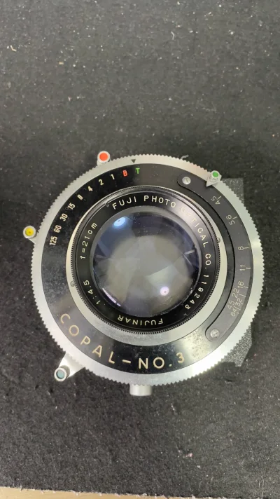 施耐德240 5.6mc，电3快门，没有电池盒，但是价格不错，到手1200块吧，镜片新，最近陪我出了不少漂亮的照片