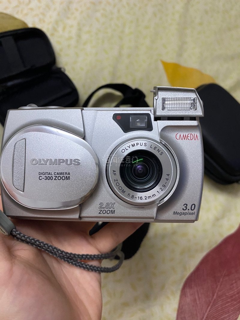 第一次用雅虎日拍 本打着试一试的心态拍下了这个相机因为简介说明了未确认相机功能和开机状态 没想到相机到手后装上我自己买的电池和内存卡可以正常使用 太惊喜了

