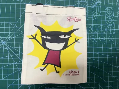 包包包……嘻嘻……各种可爱的小包包买不停……因为每个都是包你可爱的包！惊喜买到了坏东西的迷你手拎和迷你口金包！口金包是我的最爱！印满了可爱的坏东西哇～