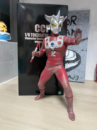 没辙，大狮子太帅了，前前后后收了三只。作为经典名场面，雷欧双节棍自然无须多言，同时还致敬了李小龙先生。这次这只为全新仅拆封，原盒保持的特别好，感谢平台的专业打包，为每一位负责的同志点赞！