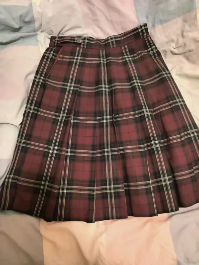 这次切的商品是一条制服裙子，不得不说挖煤姬平台的快递还是一如既往的好，大概一周左右就能拿到，再加上使用了很多积分和优惠券，我这一单的国际邮费就很实惠了。衣服质量非常好，宝贝到手和新的一样，并且也没有异味。总之这一单的体验非常好，以后还会继续在挖煤姬切煤。

