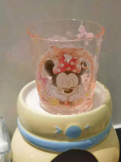 漱口杯洗了沾水真的好美丽好温柔！
异色皮杰第二次淘了，觉得太好看了！
爱上米妮的第n天，觉得米妮是温柔女性代表